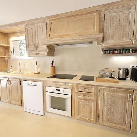 Luma, 3 Avec Piscine Chauffee Вилла Фигари