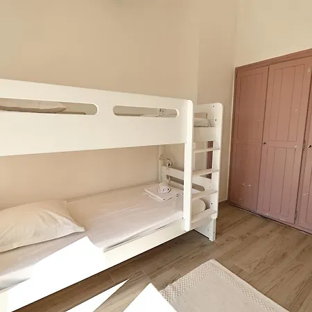 Luma, 3 Avec Piscine Chauffee Фигари