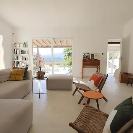 Luma, 3 Avec Piscine Chauffee Villa