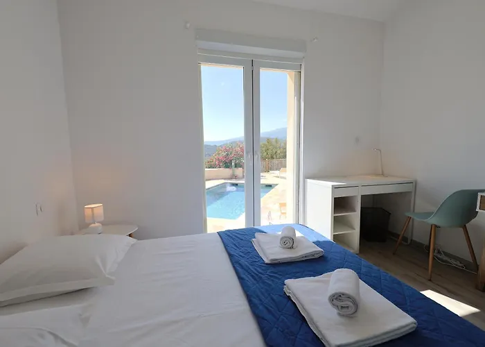 Luma, 3 Avec Piscine Chauffée Villa