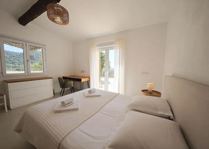 Luma, 3 Avec Piscine Chauffee * Figari (Corsica)