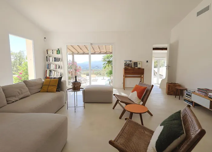 Luma, 3 Avec Piscine Chauffee Villa